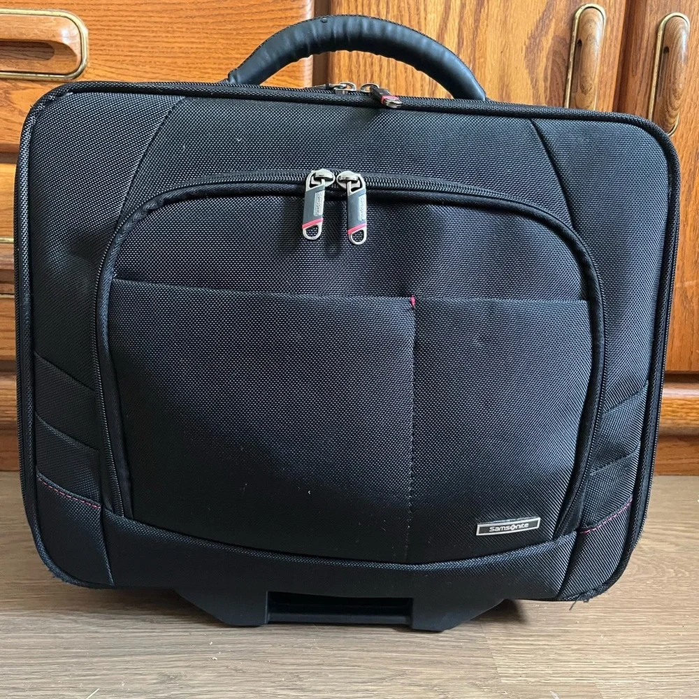Samsonite Black Briefcase with Sleek Design and Durable Fabric